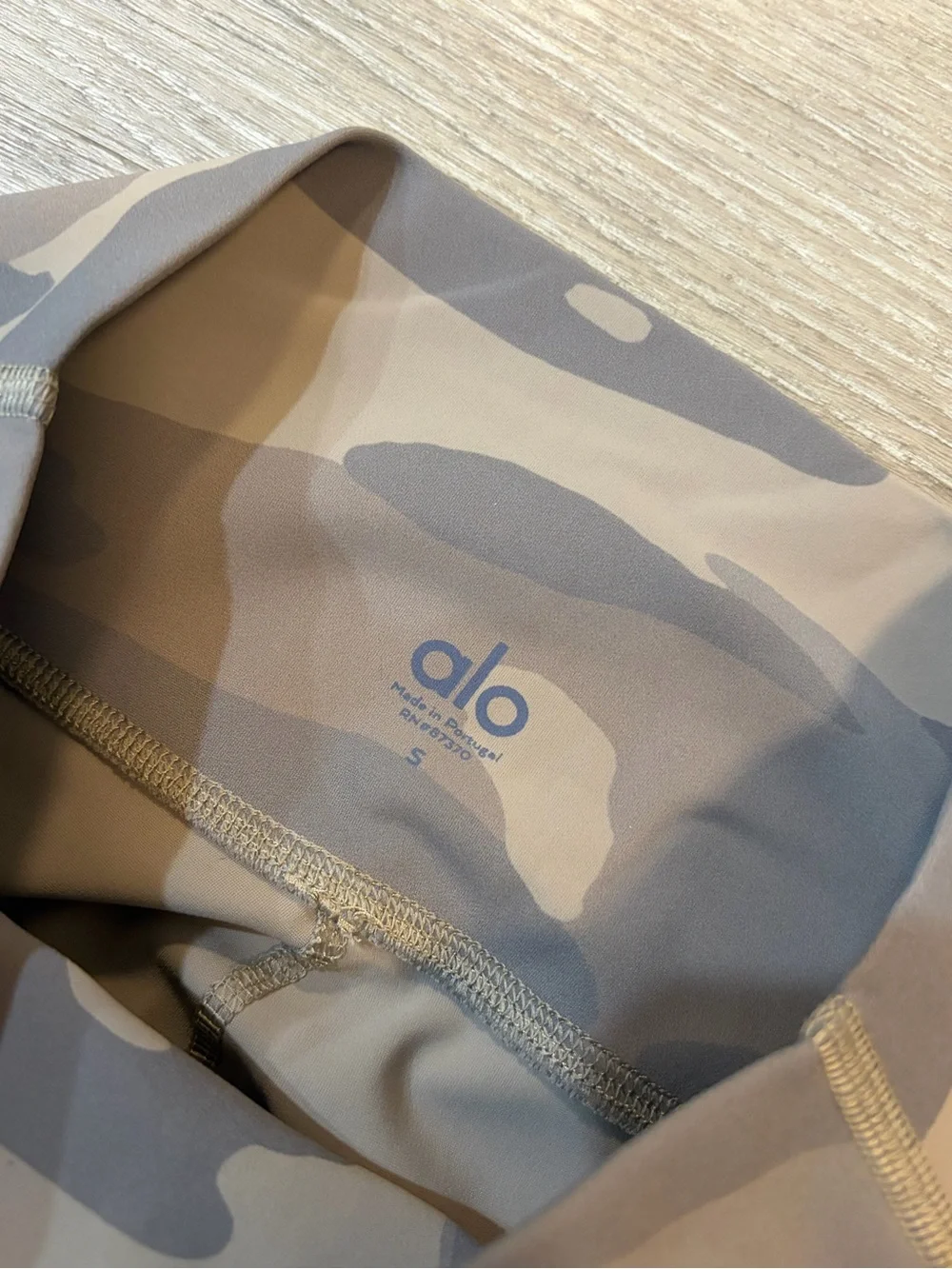 ALO Yoga High Waist Camo Vapor Legging Size Small Putty Camouflage New